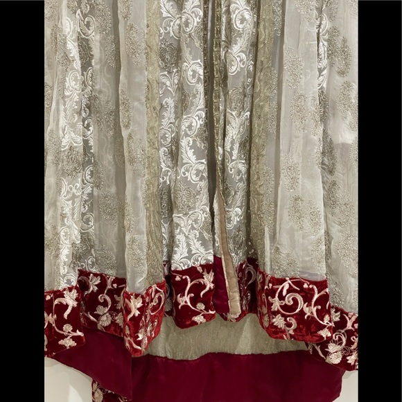 Elegant sparkling Sequins and Embroidered Gown - Picture 6 of 7